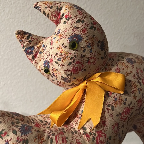 SOLD- Vintage Fabric Cat Floral - Picture 4 of 5